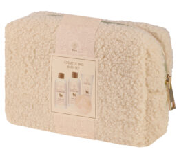 AURORA GIFT SET 4 PCS (ΜΕ COSMETIC BAG) – ΓΑΛΑ ΑΜΥΓΔΑΛΟΥ Με άρωμα Γάλα Αμυγδάλου, το σετ περιλαμβάνει: Αφρόλουτρο 200ml Body Lotion 200ml Κρέμα Χεριών 60ml Bath Sponge