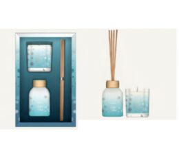 AURORA X-MAS WINTER WISHES – SET ΑΡΩΜΑΤΙΚΟΥ ΧΩΡΟΥ & ΚΕΡΙΟΥ Με άρωμα Blueberry Βανίλια και Ζάχαρη